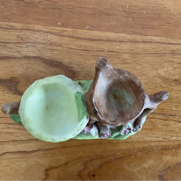 Vintage Two Birds in a Nest Ceramic Salt and Pepper Shakers - Picture 6 of 8